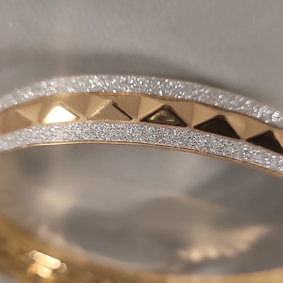 🆕 Large Hoop Earrings  Silvertone Goldtone Sparkling Leverback French Wire NWT - Picture 6 of 6